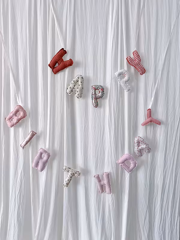 Cushion HAPPY BIRTHDAY Garland (Pink)