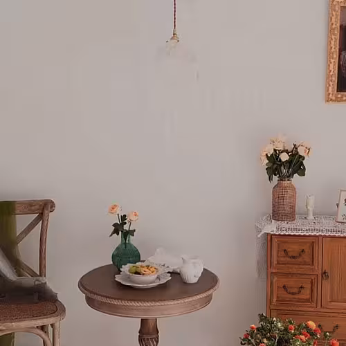 American Style Vintage Round Table with Wooden Stand