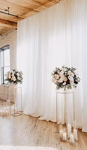 Gold Iron Decorative Event Stand (100 cm)